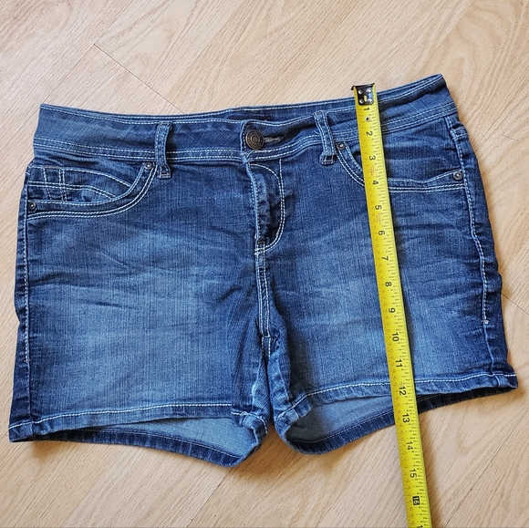A.n.a Denim Jean Shorts, Size 10 - Picture 3 of 6